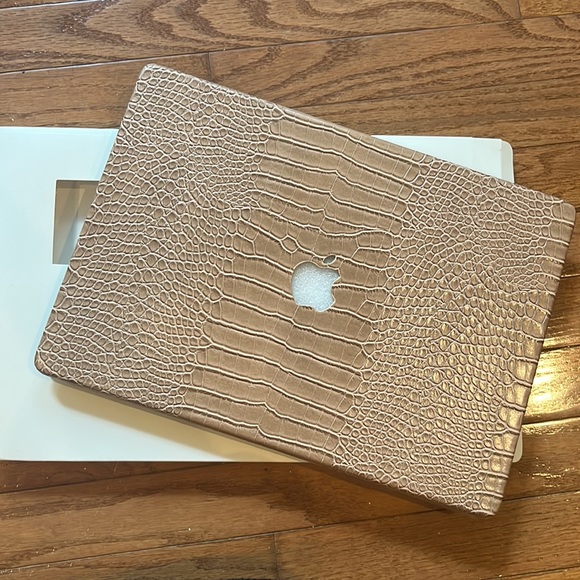 Chic Geeks MacBook Hard Cover - Picture 2 of 5